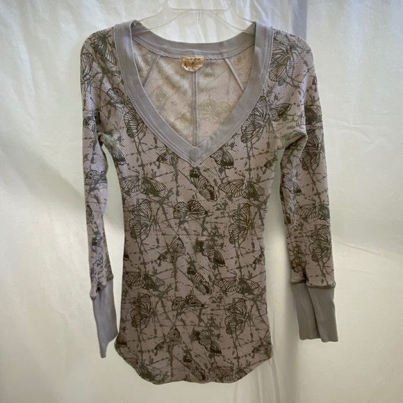 Free People V-Neck Thermal Top Size: Medium - Picture 3 of 11
